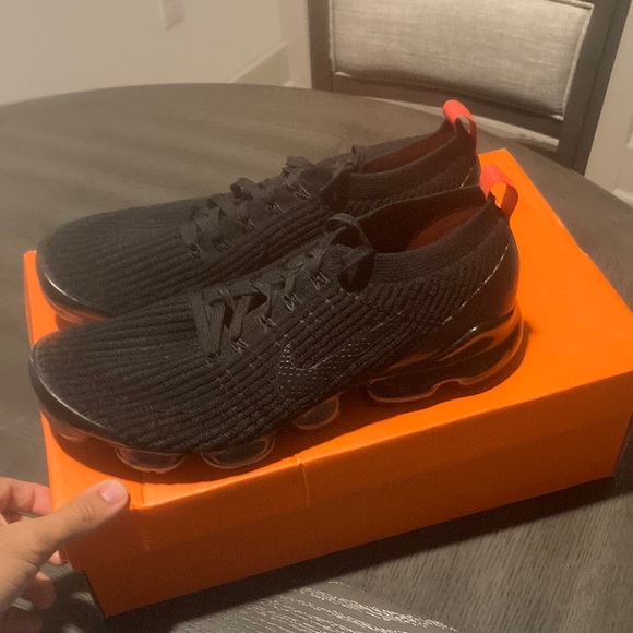 nike air vapormax flyknit 3 black and orange